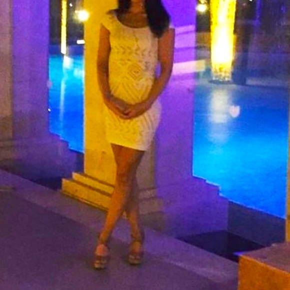 Bebe Bodycon Festival Dress. - Picture 4 of 5